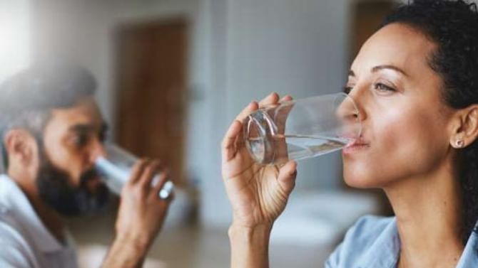 ತಣ್ಣೀರು ಕುಡಿಯುವುದು ನಿಮ್ಮ ಜೀರ್ಣಾಂಗ ವ್ಯವಸ್ಥೆಗೆ ಏಕೆ ಒಳ್ಳೆಯದಲ್ಲ