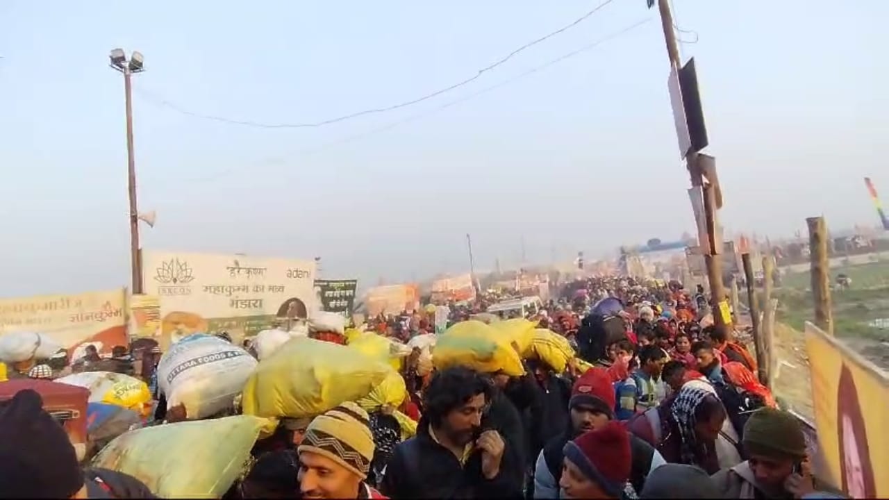 ಕುಂಭಮೇಳ ಕಾಲ್ತುಳಿತಕ್ಕೆ ಸಿಲುಕಿ ಕನ್ನಡಿಗರ ಕಣ್ಣೀರು: ಸಂಪರ್ಕಕ್ಕೆ ಸಿಗದ ಐವರು, ಸಂಬಂಧಿಕರ ಅಳಲು ಕುಂಭಮೇಳ ಕಾಲ್ತುಳಿತಕ್ಕೆ ಸಿಲುಕಿ ಕನ್ನಡಿಗರ ಕಣ್ಣೀರು: ಸಂಪರ್ಕಕ್ಕೆ ಸಿಗದ ಐವರು, ಸಂಬಂಧಿಕರ ಅಳಲು