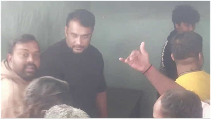 ಆರತಿ ಉಕ್ಕಡಕ್ಕೆ ಭೇಟಿ ನೀಡಿದ ದರ್ಶನ್; ಅಹಲ್ಯ ದೇವಿಗೆ ವಿಶೇಷ ಪೂಜೆ ಆರತಿ ಉಕ್ಕಡಕ್ಕೆ ಭೇಟಿ ನೀಡಿದ ದರ್ಶನ್; ಅಹಲ್ಯ ದೇವಿಗೆ ವಿಶೇಷ ಪೂಜೆ
