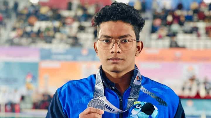 ರಾಷ್ಟ್ರೀಯ ಕ್ರೀಡಾಕೂಟದಲ್ಲಿ ಬೆಳ್ಳಿ ಪದಕ ಗೆದ್ದ ದಾವಣಗೆರೆಯ ಈಜುಪಟು ರಾಷ್ಟ್ರೀಯ ಕ್ರೀಡಾಕೂಟದಲ್ಲಿ ಬೆಳ್ಳಿ ಪದಕ ಗೆದ್ದ ದಾವಣಗೆರೆಯ ಈಜುಪಟು
