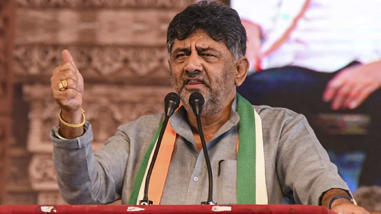 ಶ್ರೀರಾಮುಲು ಜೊತೆಗೆ 50 ಶಾಸಕರನ್ನು ಸಂಪರ್ಕಿಸಿದ್ದೆ; ಡಿ.ಕೆ. ಶಿವಕುಮಾರ್ ಸ್ಫೋಟಕ ಹೇಳಿಕೆ ಶ್ರೀರಾಮುಲು ಜೊತೆಗೆ 50 ಶಾಸಕರನ್ನು ಸಂಪರ್ಕಿಸಿದ್ದೆ; ಡಿ.ಕೆ. ಶಿವಕುಮಾರ್ ಸ್ಫೋಟಕ ಹೇಳಿಕೆ