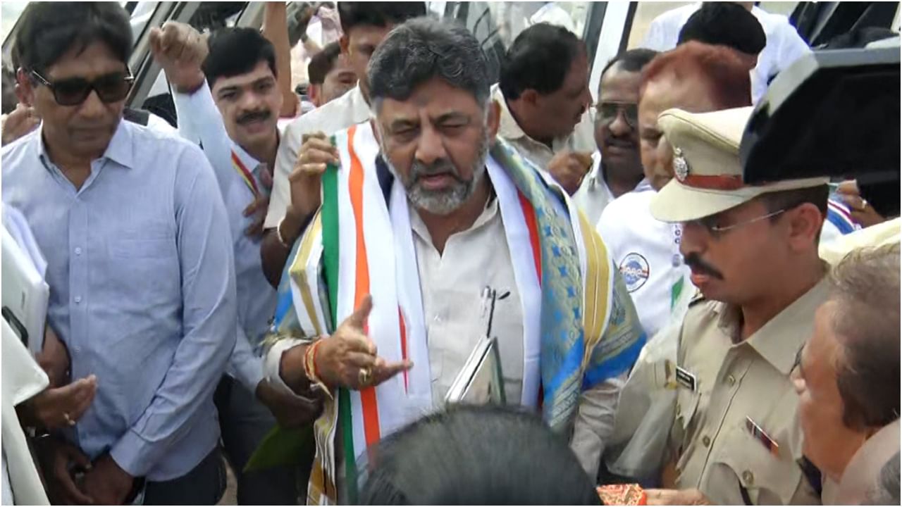 ಶೃಂಗೇರಿಯಲ್ಲಿ ಕೇಳಿಬಂತು ‘ಮುಂದಿನ ಮುಖ್ಯಮಂತ್ರಿ ಡಿಕೆ ಶಿವಕುಮಾರ್’ ಘೋಷಣೆ: ಏನಂದ್ರು ಡಿಸಿಎಂ? ಶೃಂಗೇರಿಯಲ್ಲಿ ಕೇಳಿಬಂತು ‘ಮುಂದಿನ ಮುಖ್ಯಮಂತ್ರಿ ಡಿಕೆ ಶಿವಕುಮಾರ್’ ಘೋಷಣೆ: ಏನಂದ್ರು ಡಿಸಿಎಂ?