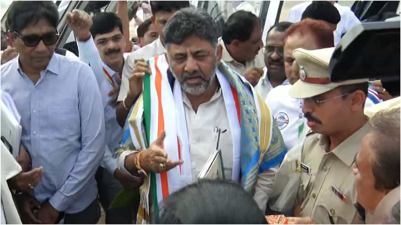 ಶೃಂಗೇರಿಯಲ್ಲಿ ಕೇಳಿಬಂತು ‘ಮುಂದಿನ ಮುಖ್ಯಮಂತ್ರಿ ಡಿಕೆ ಶಿವಕುಮಾರ್’ ಘೋಷಣೆ: ಏನಂದ್ರು ಡಿಸಿಎಂ? ಶೃಂಗೇರಿಯಲ್ಲಿ ಕೇಳಿಬಂತು ‘ಮುಂದಿನ ಮುಖ್ಯಮಂತ್ರಿ ಡಿಕೆ ಶಿವಕುಮಾರ್’ ಘೋಷಣೆ: ಏನಂದ್ರು ಡಿಸಿಎಂ?
