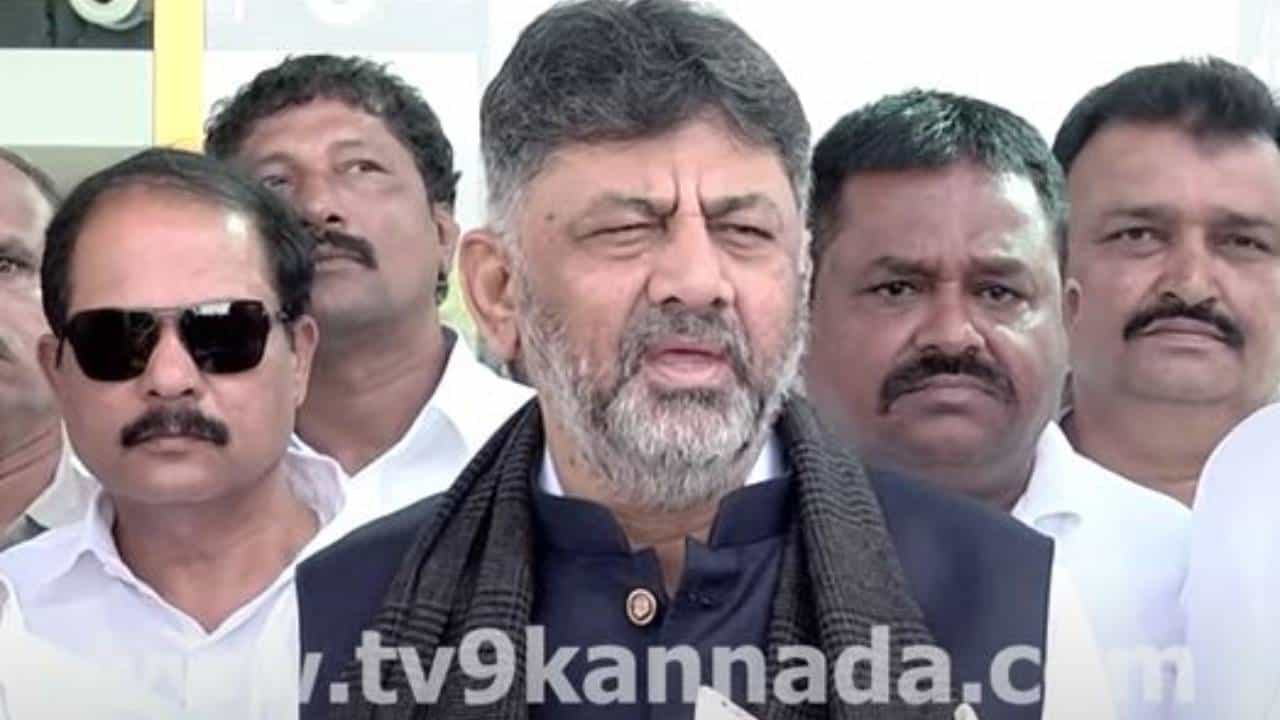 ಕಾಂಗ್ರೆಸ್ನಿಂದ ಹೋದವರನ್ನು ಬಿಜೆಪಿ ಯೂಸ್ ಅಂಡ್ ಥ್ರೋ ರೀತಿಯಲ್ಲಿ ಟ್ರೀಟ್ ಮಾಡುತ್ತಿದೆ: ಡಿಕೆ ಶಿವಕುಮಾರ್ ಕಾಂಗ್ರೆಸ್ನಿಂದ ಹೋದವರನ್ನು ಬಿಜೆಪಿ ಯೂಸ್ ಅಂಡ್ ಥ್ರೋ ರೀತಿಯಲ್ಲಿ ಟ್ರೀಟ್ ಮಾಡುತ್ತಿದೆ: ಡಿಕೆ ಶಿವಕುಮಾರ್