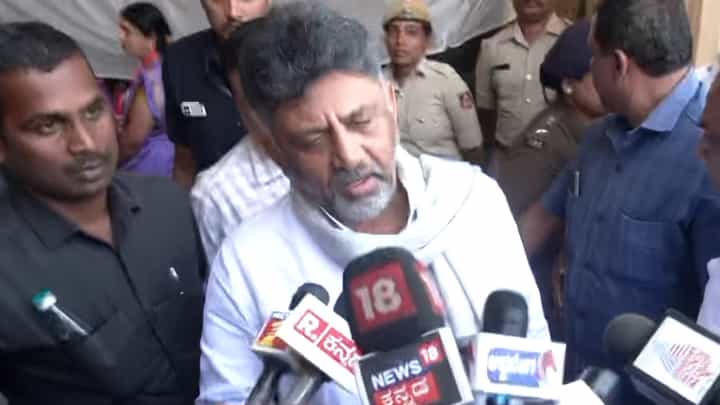 ಶ್ರೀರಾಮುಲು ಕಾಂಗ್ರೆಸ್ಗೆ ಕಳುಹಿಸಲು ಅವರೇ ಪ್ರಯತ್ನಿಸ್ತಿರಬಹುದು: ಡಿಕೆ ಶಿವಕುಮಾರ್ ಶ್ರೀರಾಮುಲು ಕಾಂಗ್ರೆಸ್ಗೆ ಕಳುಹಿಸಲು ಅವರೇ ಪ್ರಯತ್ನಿಸ್ತಿರಬಹುದು: ಡಿಕೆ ಶಿವಕುಮಾರ್