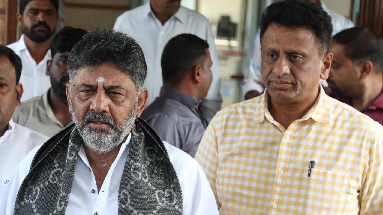 ಮೊದಲು ಬಿಜೆಪಿಯನ್ನು ಸರಿಮಾಡಿಕೊಳ್ಳಿ; ಡಿಕೆಶಿ ಸಿಎಂ ಆಗುತ್ತಾರೆಂಬ ಎಚ್. ವಿಶ್ವನಾಥ್ ಹೇಳಿಕೆಗೆ ಸಚಿವ ಸುಧಾಕರ್ ತಿರುಗೇಟು ಮೊದಲು ಬಿಜೆಪಿಯನ್ನು ಸರಿಮಾಡಿಕೊಳ್ಳಿ; ಡಿಕೆಶಿ ಸಿಎಂ ಆಗುತ್ತಾರೆಂಬ ಎಚ್. ವಿಶ್ವನಾಥ್ ಹೇಳಿಕೆಗೆ ಸಚಿವ ಸುಧಾಕರ್ ತಿರುಗೇಟು