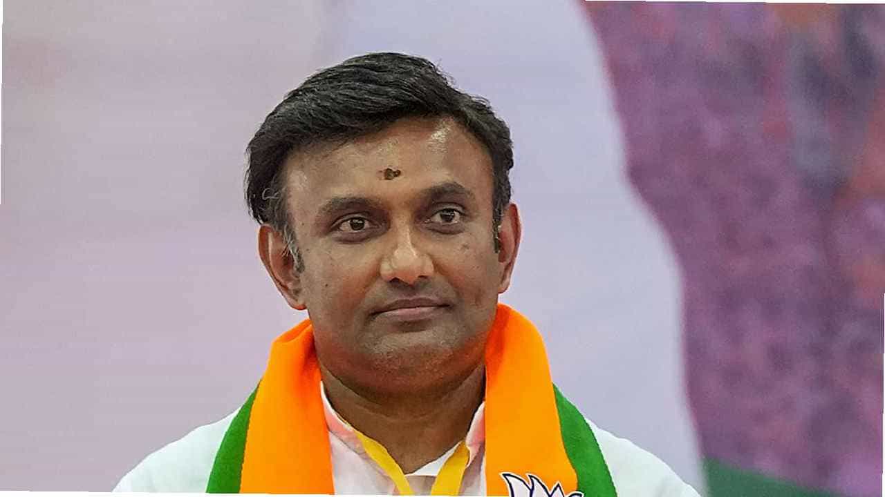 ಬಿಜೆಪಿಯಲ್ಲಿ ಭಿನ್ನಮತ ಸ್ಫೋಟ: ಪಕ್ಷ ಬಿಟ್ಟು ಹೋಗುವುದಾದರೆ ಹೋಗಿ, ಸಂಸದ ಸುಧಾಕರ್ಗೆ ಇದೆಂಥಾ ಮಾತು..! ಬಿಜೆಪಿಯಲ್ಲಿ ಭಿನ್ನಮತ ಸ್ಫೋಟ: ಪಕ್ಷ ಬಿಟ್ಟು ಹೋಗುವುದಾದರೆ ಹೋಗಿ, ಸಂಸದ ಸುಧಾಕರ್ಗೆ ಇದೆಂಥಾ ಮಾತು..!