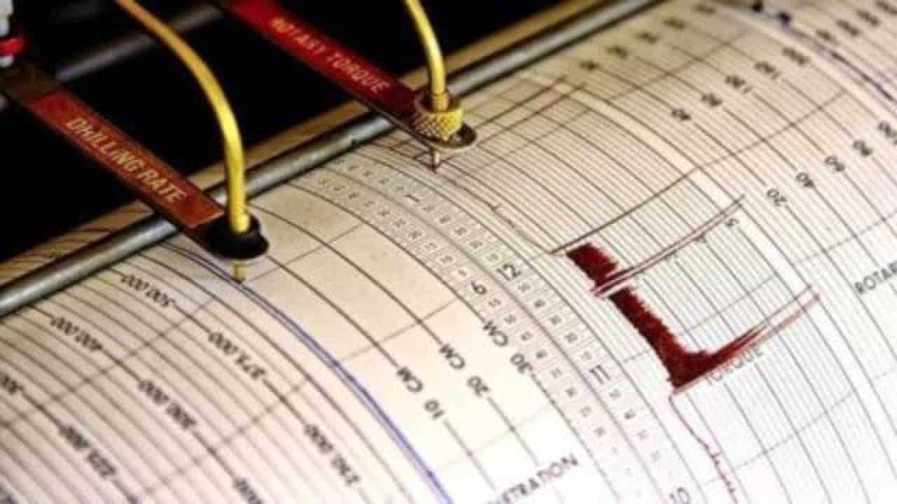 Earthquake: ನೇಪಾಳದಲ್ಲಿ 7.1 ತೀವ್ರತೆಯ ಪ್ರಬಲ ಭೂಕಂಪ, ಬಿಹಾರ, ದೆಹಲಿ-ಎನ್ಸಿಆರ್ನಲ್ಲೂ ನಡುಗಿದ ಭೂಮಿ Earthquake: ನೇಪಾಳದಲ್ಲಿ 7.1 ತೀವ್ರತೆಯ ಪ್ರಬಲ ಭೂಕಂಪ, ಬಿಹಾರ, ದೆಹಲಿ-ಎನ್ಸಿಆರ್ನಲ್ಲೂ ನಡುಗಿದ ಭೂಮಿ