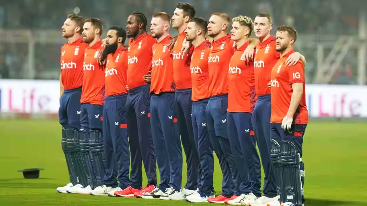 ಕೊಲ್ಕತ್ತಾದಲ್ಲಿ ನಡೆದ ಭಾರತದ ವಿರುದ್ಧದ ಪಂದ್ಯದೊಂದಿಗೆ ಇಂಗ್ಲೆಂಡ್ ತಂಡವು ವಿಶೇಷ ಮೈಲುಗಲ್ಲನ್ನು ಮುಟ್ಟಿದೆ. ಈಡನ್ ಗಾರ್ಡನ್ಸ್ ಮೈದಾನದಲ್ಲಿ ಈ ಪಂದ್ಯದಲ್ಲಿ ಕಣಕ್ಕಿಳಿಯುವುದರೊಂದಿಗೆ ಇಂಗ್ಲೆಂಡ್ ಟಿ20 ಅಂತಾರಾಷ್ಟ್ರೀಯ ಕ್ರಿಕೆಟ್ನಲ್ಲಿ 200 ಪಂದ್ಯಗಳನ್ನಾಡಿದ ವಿಶೇಷ ಸಾಧನೆ ಮಾಡಿದೆ.