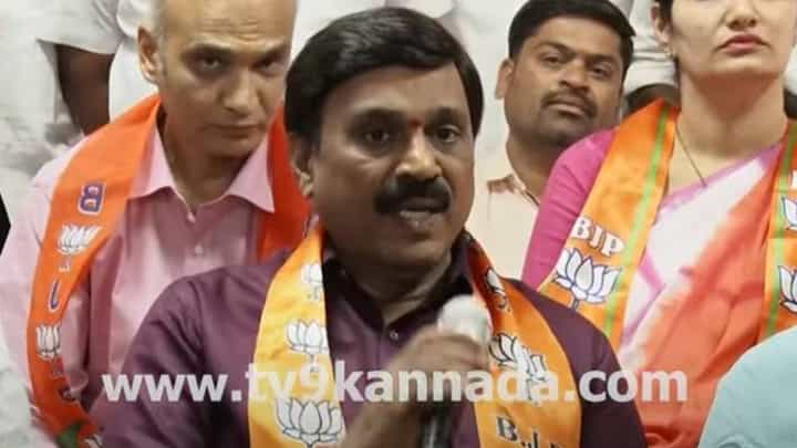 ಬಳ್ಳಾರಿಗೆ ಶ್ರೀರಾಮುಲು ನಾಯಕತ್ವ ಬೇಕು, ಅವರು ಗ್ರಾಮೀಣ ಭಾಗದಲ್ಲಿ ಮುಂದುವರಿಯಲಿ: ಗಾಲಿ ಜನಾರ್ಧನ ರೆಡ್ಡಿ ಬಳ್ಳಾರಿಗೆ ಶ್ರೀರಾಮುಲು ನಾಯಕತ್ವ ಬೇಕು, ಅವರು ಗ್ರಾಮೀಣ ಭಾಗದಲ್ಲಿ ಮುಂದುವರಿಯಲಿ: ಗಾಲಿ ಜನಾರ್ಧನ ರೆಡ್ಡಿ