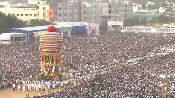 ಕೊಪ್ಪಳ ಗವಿಸಿದ್ದೇಶ್ವರನ ರಥ ಎಳೆದು ಪುನೀತರಾದ ಭಕ್ತ ಸಾಗರ: ರಥೋತ್ಸವದ ವಿಡಿಯೋ ನೋಡಿ ಕೊಪ್ಪಳ ಗವಿಸಿದ್ದೇಶ್ವರನ ರಥ ಎಳೆದು ಪುನೀತರಾದ ಭಕ್ತ ಸಾಗರ: ರಥೋತ್ಸವದ ವಿಡಿಯೋ ನೋಡಿ