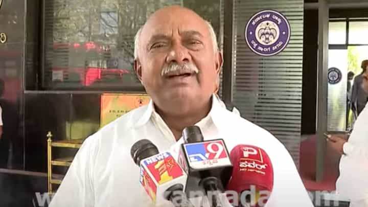 ಎಐಸಿಸಿ ಶಿವಕುಮಾರ್ ಜೊತೆ ಕಮಿಟ್ಮೆಂಟ್ ಮಾಡಿಕೊಂಡಿದೆ, ಸಿದ್ದರಾಮಯ್ಯ ಸ್ಥಾನ ತೆರವು ಮಾಡಲೇಬೇಕು: ಹೆಚ್ ವಿಶ್ವನಾಥ್ ಎಐಸಿಸಿ ಶಿವಕುಮಾರ್ ಜೊತೆ ಕಮಿಟ್ಮೆಂಟ್ ಮಾಡಿಕೊಂಡಿದೆ, ಸಿದ್ದರಾಮಯ್ಯ ಸ್ಥಾನ ತೆರವು ಮಾಡಲೇಬೇಕು: ಹೆಚ್ ವಿಶ್ವನಾಥ್