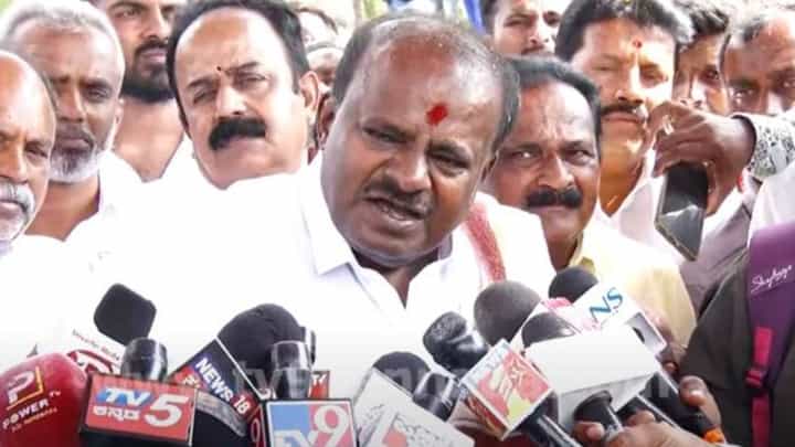 ನಿರ್ದಿಷ್ಟವಾದ ಕಾರು ಬೇಕೆಂದು ನಾನು ಕೇಳಿಲ್ಲ, ಸರ್ಕಾರೀ ಕಾರುಗಳು ನಮ್ಮಪ್ಪನ ಆಸ್ತಿಯಲ್ಲ: ಹೆಚ್ ಡಿ ಕುಮಾರಸ್ವಾಮಿ ನಿರ್ದಿಷ್ಟವಾದ ಕಾರು ಬೇಕೆಂದು ನಾನು ಕೇಳಿಲ್ಲ, ಸರ್ಕಾರೀ ಕಾರುಗಳು ನಮ್ಮಪ್ಪನ ಆಸ್ತಿಯಲ್ಲ: ಹೆಚ್ ಡಿ ಕುಮಾರಸ್ವಾಮಿ