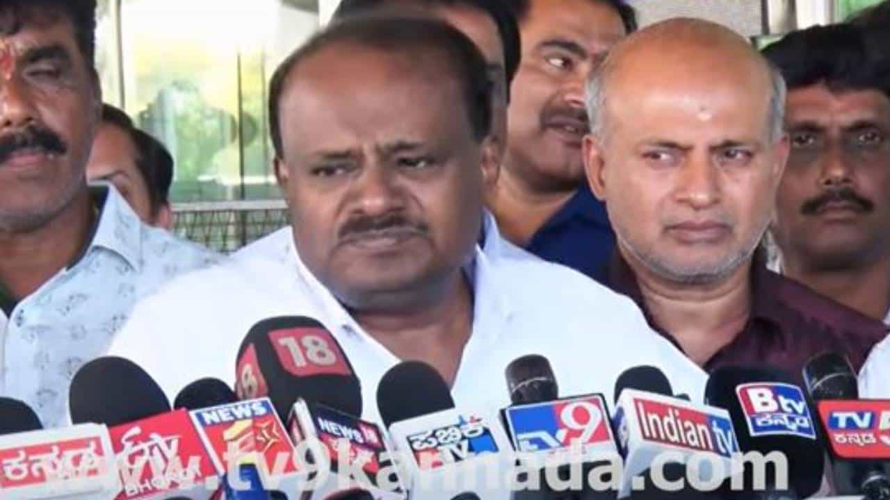 ಧಾರ್ಮಿಕ ಆಚರಣೆಗಳ ಬಗ್ಗೆ ಹಗುರವಾಗಿ ಮಾತಾಡುವುದು ಕಾಂಗ್ರೆಸ್ ಸಂಸ್ಕೃತಿಯಲ್ಲಿ ಮೇಳೈಸಿದೆ: ಕುಮಾರಸ್ವಾಮಿ ಧಾರ್ಮಿಕ ಆಚರಣೆಗಳ ಬಗ್ಗೆ ಹಗುರವಾಗಿ ಮಾತಾಡುವುದು ಕಾಂಗ್ರೆಸ್ ಸಂಸ್ಕೃತಿಯಲ್ಲಿ ಮೇಳೈಸಿದೆ: ಕುಮಾರಸ್ವಾಮಿ