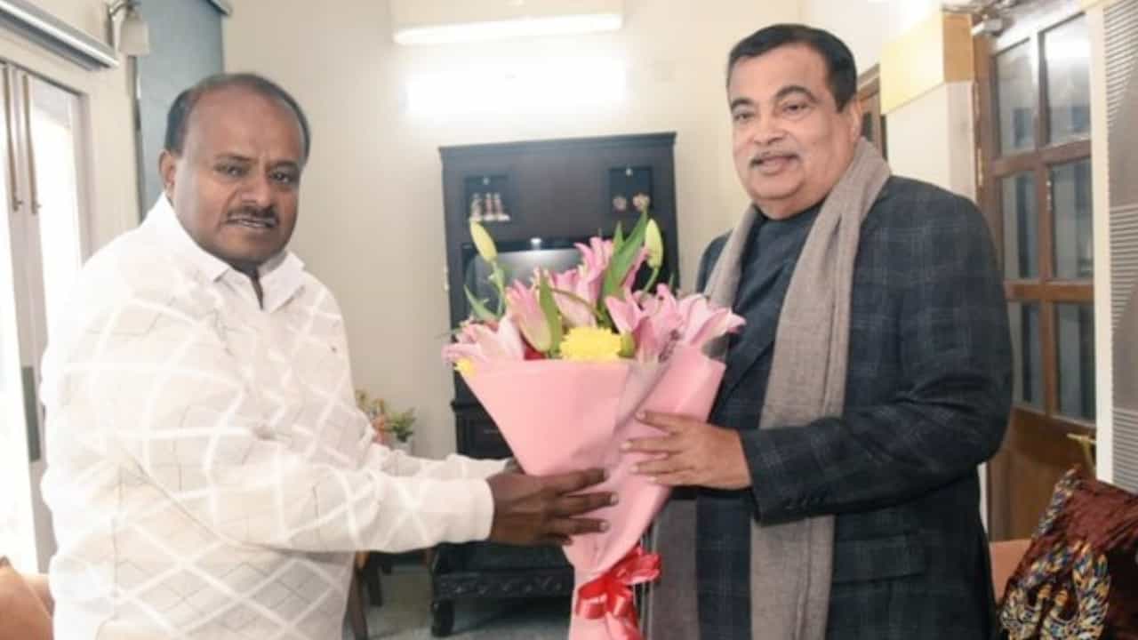 ಗಡ್ಕರಿ ಭೇಟಿಯಾದ ಕುಮಾರಸ್ವಾಮಿ: ಬೆಂಗಳೂರು ಸ್ಯಾಟಲೈಟ್ ಟೌನ್ ರಿಂಗ್ ರೋಡ್ ಶೀಘ್ರ ಅನುಷ್ಠಾನದ ಭರವಸೆ ಗಡ್ಕರಿ ಭೇಟಿಯಾದ ಕುಮಾರಸ್ವಾಮಿ: ಬೆಂಗಳೂರು ಸ್ಯಾಟಲೈಟ್ ಟೌನ್ ರಿಂಗ್ ರೋಡ್ ಶೀಘ್ರ ಅನುಷ್ಠಾನದ ಭರವಸೆ