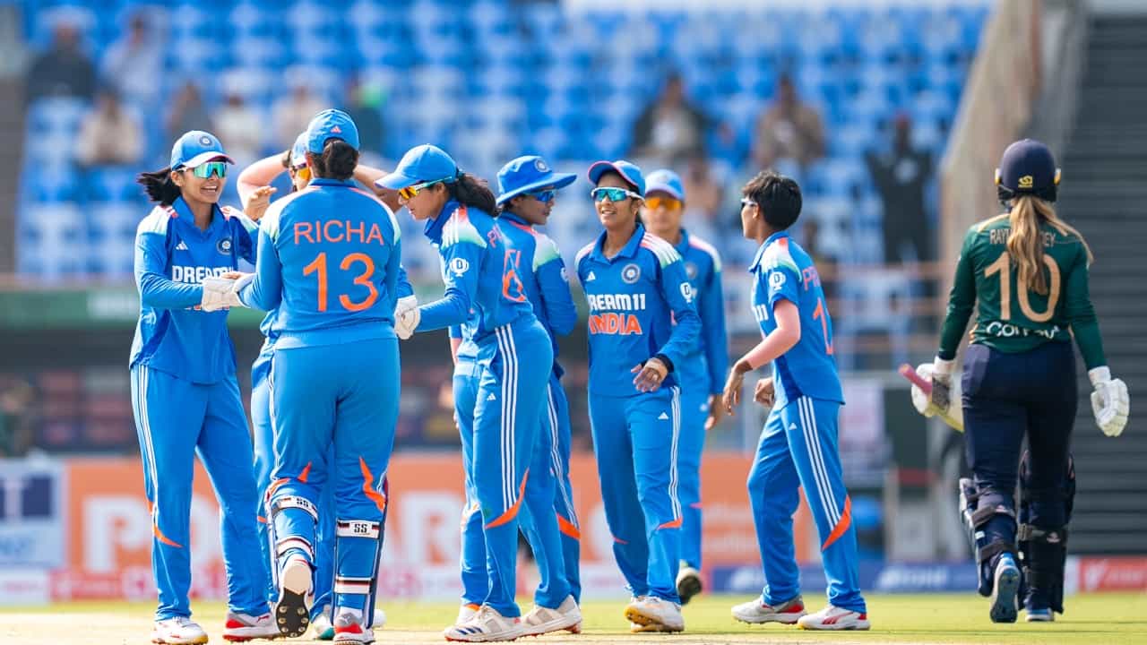 IND W vs IRE W: ಪ್ರತೀಕಾ- ತೇಜಲ್ ಅರ್ಧಶತಕ; ಭಾರತಕ್ಕೆ ಗೆಲುವಿನ ಶುಭಾರಂಭ IND W vs IRE W: ಪ್ರತೀಕಾ- ತೇಜಲ್ ಅರ್ಧಶತಕ; ಭಾರತಕ್ಕೆ ಗೆಲುವಿನ ಶುಭಾರಂಭ