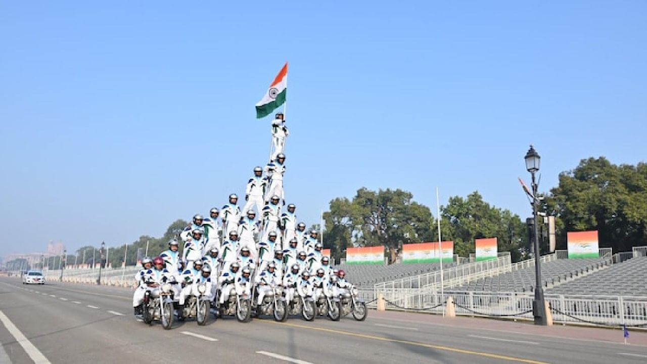 ಅತಿ ಎತ್ತರದ ಮಾನವ ಪಿರಮಿಡ್ ನಿರ್ಮಿಸಿ ಭಾರತೀಯ ಸೇನೆಯಿಂದ ವಿಶ್ವ ದಾಖಲೆ