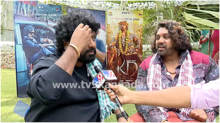 ದರ್ಶನ್, ಶಿವಣ್ಣ ಬಳಿಕ ಧ್ರುವ ಸರ್ಜಾಗೆ ಮಚ್ಚು ನೀಡಿದ ಜೋಗಿ ಪ್ರೇಮ್ ದರ್ಶನ್, ಶಿವಣ್ಣ ಬಳಿಕ ಧ್ರುವ ಸರ್ಜಾಗೆ ಮಚ್ಚು ನೀಡಿದ ಜೋಗಿ ಪ್ರೇಮ್