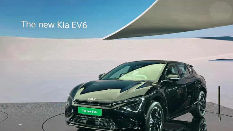 Auto Expo 2025 : ಹೊಸ ನವೀಕರಣದೊಂದಿಗೆ ಕಿಯಾ ಇವಿ6 ಫೇಸ್ಲಿಫ್ಟ್ ಅನಾವರಣ, ಕೇವಲ 18 ನಿಮಿಷಗಳಲ್ಲಿ ಶೇ. 80 ಚಾರ್ಜ್ ಆಗೋದು ಗ್ಯಾರಂಟಿ Auto Expo 2025 : ಹೊಸ ನವೀಕರಣದೊಂದಿಗೆ ಕಿಯಾ ಇವಿ6 ಫೇಸ್ಲಿಫ್ಟ್ ಅನಾವರಣ, ಕೇವಲ 18 ನಿಮಿಷಗಳಲ್ಲಿ ಶೇ. 80 ಚಾರ್ಜ್ ಆಗೋದು ಗ್ಯಾರಂಟಿ