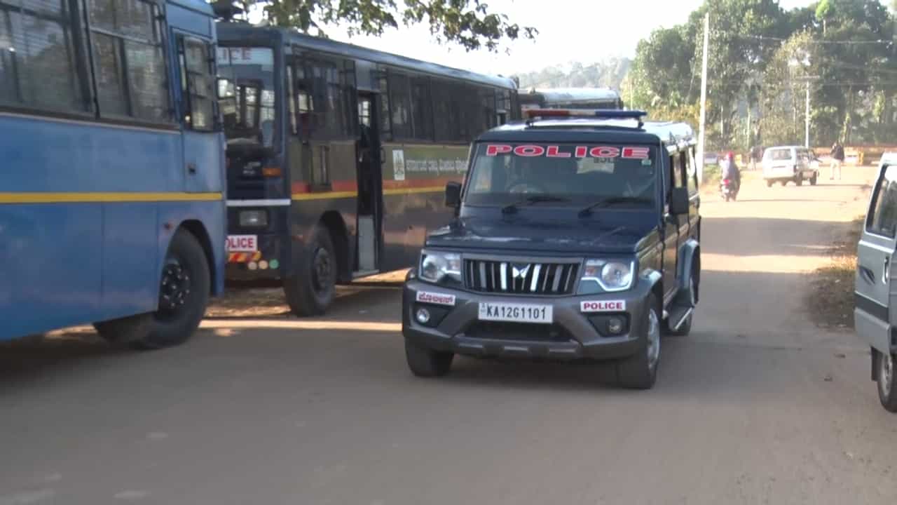ಕೊಡಗಿನಲ್ಲಿ ಮತ್ತೆ ತಾರಕಕ್ಕೇರಿದ ಕೊಡವ, ಗೌಡ ಸಮುದಾಯಗಳ ಸಂಘರ್ಷ: ಅರ್ಚಕನ ಮೇಲೆ ದಾಳಿ ಕೊಡಗಿನಲ್ಲಿ ಮತ್ತೆ ತಾರಕಕ್ಕೇರಿದ ಕೊಡವ, ಗೌಡ ಸಮುದಾಯಗಳ ಸಂಘರ್ಷ: ಅರ್ಚಕನ ಮೇಲೆ ದಾಳಿ