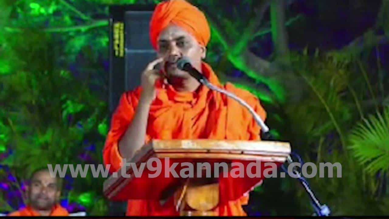 ಅಜ್ಜನ ಜಾತ್ರೆ ಸಂಪನ್ನ: ಭಕ್ತರಲ್ಲಿ ಮೂರು ವಚನ ಕೇಳಿದ ಕೊಪ್ಪಳದ ಗವಿಶ್ರೀ ಅಜ್ಜನ ಜಾತ್ರೆ ಸಂಪನ್ನ: ಭಕ್ತರಲ್ಲಿ ಮೂರು ವಚನ ಕೇಳಿದ ಕೊಪ್ಪಳದ ಗವಿಶ್ರೀ