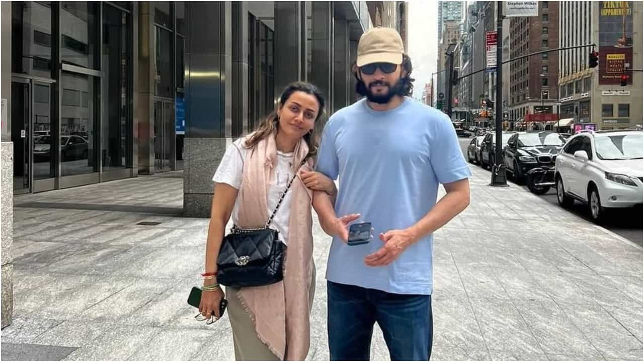 ಸೆಟ್ನಲ್ಲೇ ಮೂಡಿತು ಪ್ರೀತಿ; ನಾಲ್ಕು ವರ್ಷ ಪ್ರೀತಿ ವಿಚಾರ ಮುಚ್ಚಿಟ್ಟಿದ್ದ ನಮ್ರತಾ-ಮಹೇಶ್ ಬಾಬು ಸೆಟ್ನಲ್ಲೇ ಮೂಡಿತು ಪ್ರೀತಿ; ನಾಲ್ಕು ವರ್ಷ ಪ್ರೀತಿ ವಿಚಾರ ಮುಚ್ಚಿಟ್ಟಿದ್ದ ನಮ್ರತಾ-ಮಹೇಶ್ ಬಾಬು