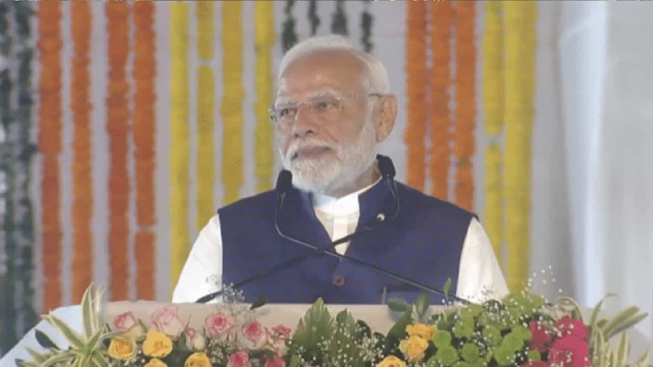 ಆಂಧ್ರಪ್ರದೇಶ ಅವಕಾಶಗಳ ನಾಡು; ವಿಶಾಖಪಟ್ಟಣದಲ್ಲಿ 2 ಲಕ್ಷ ಕೋಟಿ ರೂ. ಯೋಜನೆಗಳಿಗೆ ಮೋದಿ ಶಂಕುಸ್ಥಾಪನೆ ಆಂಧ್ರಪ್ರದೇಶ ಅವಕಾಶಗಳ ನಾಡು; ವಿಶಾಖಪಟ್ಟಣದಲ್ಲಿ 2 ಲಕ್ಷ ಕೋಟಿ ರೂ. ಯೋಜನೆಗಳಿಗೆ ಮೋದಿ ಶಂಕುಸ್ಥಾಪನೆ