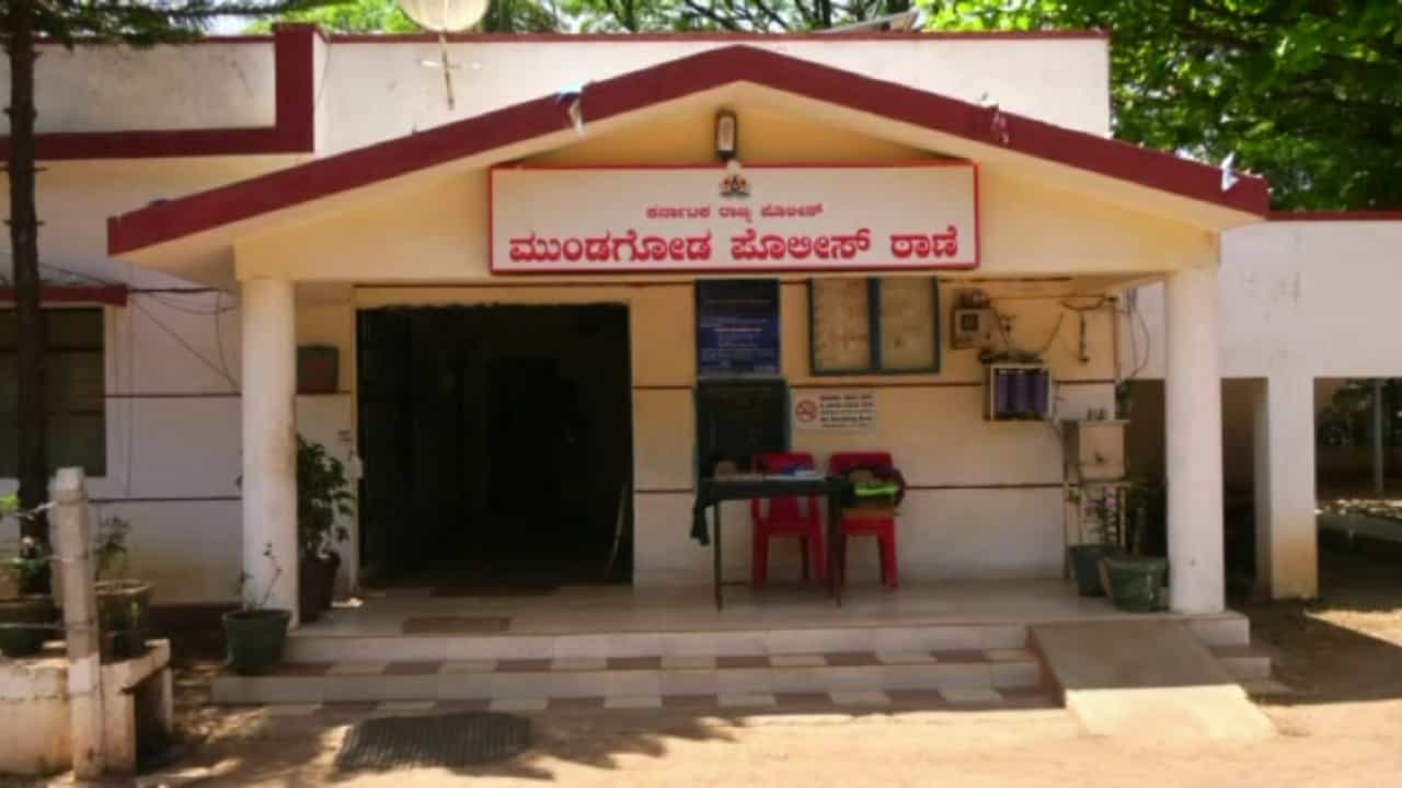 ಮುಂಡಗೋಡದಲ್ಲಿ ಮೀಟರ್ ಬಡ್ಡಿ ದಂಧೆಕೋರನನ್ನೇ ಕಿಡ್ನಾಪ್! 1 ಲಕ್ಷಕ್ಕೆ ತಿಂಗಳಿಗೆ 30 ಸಾವಿರ ರೂ. ಬಡ್ಡಿ ಪಡೆಯುತ್ತಿದ್ದ ಆಸಾಮಿ ಮುಂಡಗೋಡದಲ್ಲಿ ಮೀಟರ್ ಬಡ್ಡಿ ದಂಧೆಕೋರನನ್ನೇ ಕಿಡ್ನಾಪ್! 1 ಲಕ್ಷಕ್ಕೆ ತಿಂಗಳಿಗೆ 30 ಸಾವಿರ ರೂ. ಬಡ್ಡಿ ಪಡೆಯುತ್ತಿದ್ದ ಆಸಾಮಿ