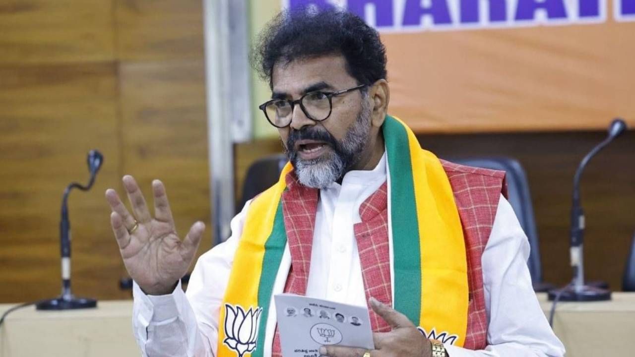 ಸಚಿನ್ ಆತ್ಮಹತ್ಯೆ ಹಿಂದೆ ಸುಪಾರಿ ಗ್ಯಾಂಗ್ ಅಷ್ಟೇ ಅಲ್ಲ, ಹನಿಟ್ರ್ಯಾಪ್ ಗ್ಯಾಂಗ್ ಇದೆ: ಛಲವಾದಿ ನಾರಾಯಣಸ್ವಾಮಿ ಸಚಿನ್ ಆತ್ಮಹತ್ಯೆ ಹಿಂದೆ ಸುಪಾರಿ ಗ್ಯಾಂಗ್ ಅಷ್ಟೇ ಅಲ್ಲ, ಹನಿಟ್ರ್ಯಾಪ್ ಗ್ಯಾಂಗ್ ಇದೆ: ಛಲವಾದಿ ನಾರಾಯಣಸ್ವಾಮಿ