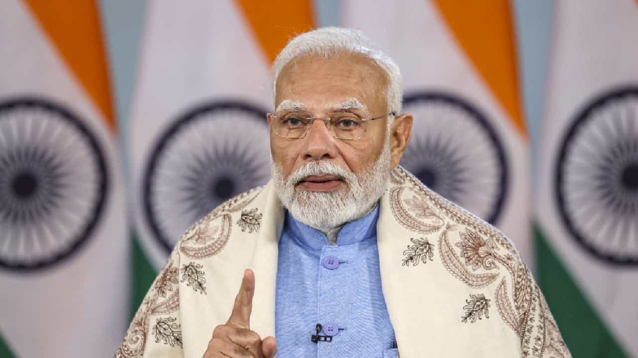 ನಾನೂ ಮನುಷ್ಯನೇ ವಿನಃ ದೇವರಲ್ಲ, ತಪ್ಪಾಗುವುದು ಸಹಜ; ಪ್ರಧಾನಿ ಮೋದಿ ಹೀಗಂದಿದ್ದೇಕೆ? ನಾನೂ ಮನುಷ್ಯನೇ ವಿನಃ ದೇವರಲ್ಲ, ತಪ್ಪಾಗುವುದು ಸಹಜ; ಪ್ರಧಾನಿ ಮೋದಿ ಹೀಗಂದಿದ್ದೇಕೆ?