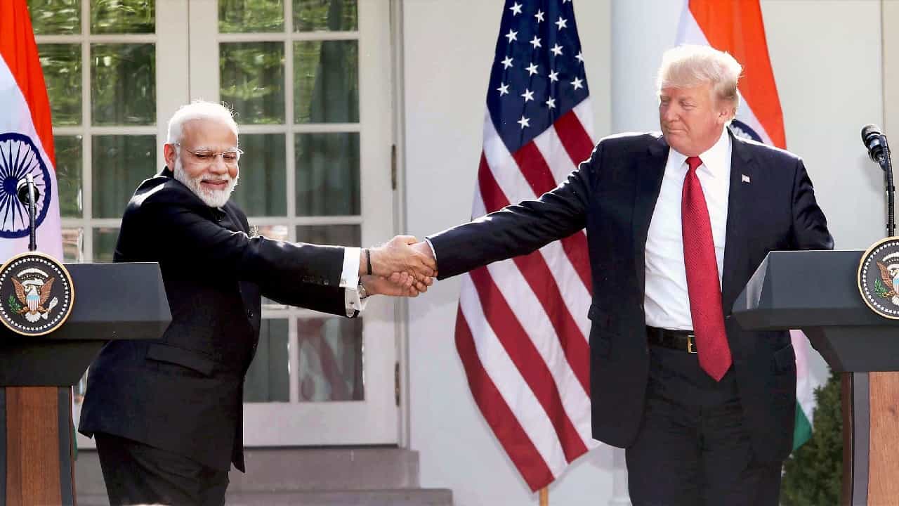 ವಲಸಿಗರ ವಿಚಾರದಲ್ಲಿ ಭಾರತ ಸೂಕ್ತ ಕ್ರಮ ಕೈಗೊಳ್ಳಲಿದೆ; ಮೋದಿ ಜೊತೆಗಿನ ಮಾತುಕತೆ ಬಳಿಕ ಡೊನಾಲ್ಡ್ ಟ್ರಂಪ್ ಹೇಳಿಕೆ ವಲಸಿಗರ ವಿಚಾರದಲ್ಲಿ ಭಾರತ ಸೂಕ್ತ ಕ್ರಮ ಕೈಗೊಳ್ಳಲಿದೆ; ಮೋದಿ ಜೊತೆಗಿನ ಮಾತುಕತೆ ಬಳಿಕ ಡೊನಾಲ್ಡ್ ಟ್ರಂಪ್ ಹೇಳಿಕೆ