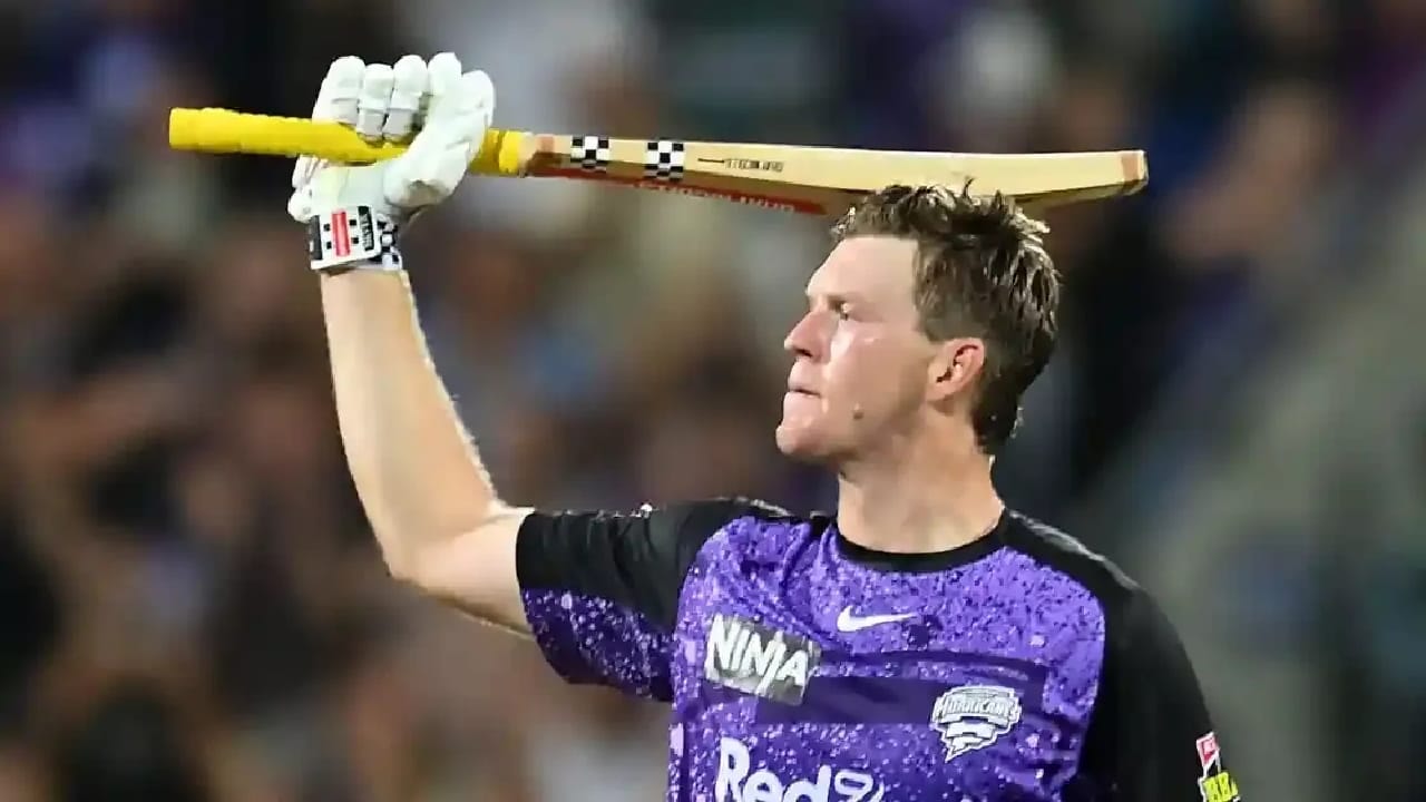 ಬಿಗ್​ ಬ್ಯಾಷ್​ ಲೀಗ್​ನ ಫೈನಲ್ ಪಂದ್ಯದಲ್ಲಿ ಭರ್ಜರಿ ಸೆಂಚುರಿ ಮೂಡಿಬಂದಿದೆ. ಆದರೆ ಅದು ಅಂತಿಂಥ ಶತಕವಲ್ಲ. ಬದಲಾಗಿ ಬಿರುಗಾಳಿ ಸೆಂಚುರಿ. ಹೀಗೆ ಸಿಡಿಲಬ್ಬರದ ಸೆಂಚುರಿ ಸಿಡಿಸಿ ಸಂಚಲನ ಸೃಷ್ಟಿಸಿದ ಆಟಗಾರನ ಹೆಸರು ಮಿಚೆಲ್ ಓವನ್. ಈ ಶತಕದೊಂದಿಗೆ ಮಿಚೆಲ್ ಬಿಗ್ ಬ್ಯಾಷ್​ ಲೀಗ್​ನಲ್ಲಿ ಹಲವು ದಾಖಲೆಗಳನ್ನು ಬರೆದಿದ್ದಾರೆ. ಆ ದಾಖಲೆಗಳ ಪಟ್ಟಿ ಈ ಕೆಳಗಿನಂತಿದೆ...
