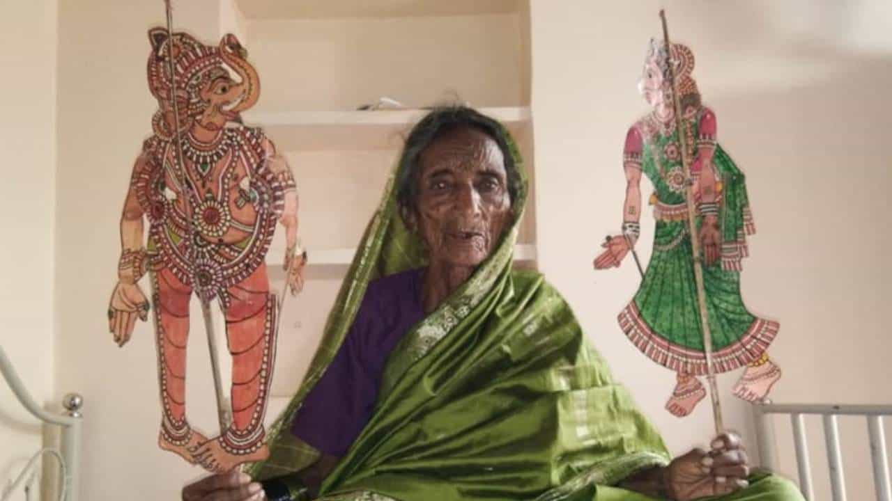 ಕೊಪ್ಪಳ: ತೊಗಲುಗೊಂಬೆಯಾಟದ ಹಿರಿಯ ಕಲಾವಿದೆ 96 ವರ್ಷದ ಭೀಮವ್ವ ಶಿಳ್ಳೇಕ್ಯಾತಗೆ ಒಲಿದ ಪದ್ಮಶ್ರೀ ಕೊಪ್ಪಳ: ತೊಗಲುಗೊಂಬೆಯಾಟದ ಹಿರಿಯ ಕಲಾವಿದೆ 96 ವರ್ಷದ ಭೀಮವ್ವ ಶಿಳ್ಳೇಕ್ಯಾತಗೆ ಒಲಿದ ಪದ್ಮಶ್ರೀ