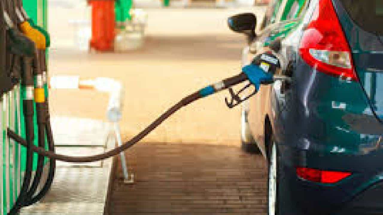 Petrol Diesel Price on January 08: ಮಹಾರಾಷ್ಟ್ರ, ಗೋವಾದಲ್ಲಿ ಇಂಧನ ದರ ಕೊಂಚ ಇಳಿಕೆ Petrol Diesel Price on January 08: ಮಹಾರಾಷ್ಟ್ರ, ಗೋವಾದಲ್ಲಿ ಇಂಧನ ದರ ಕೊಂಚ ಇಳಿಕೆ