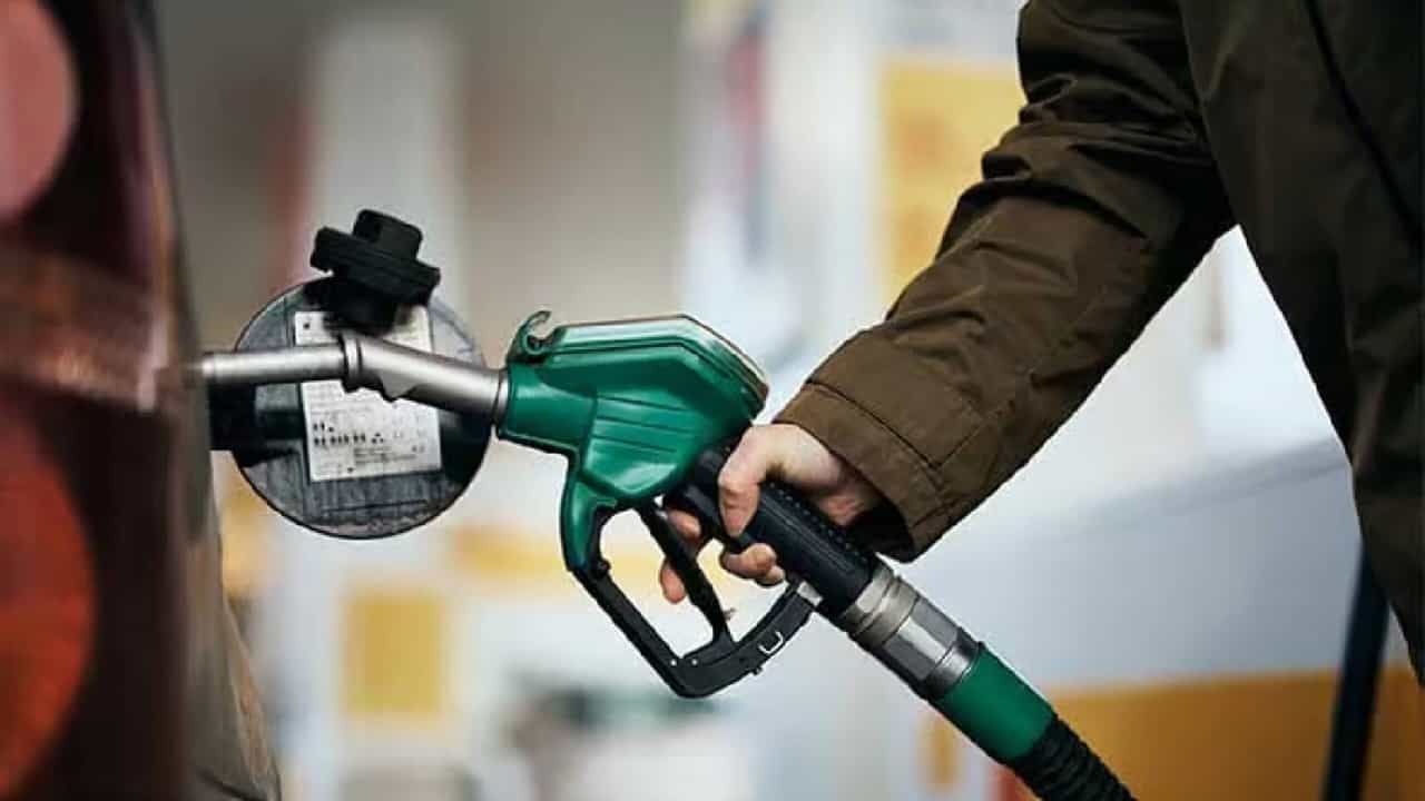 Petrol Diesel Price on January 13: ಕಚ್ಚಾತೈಲ ಬೆಲೆ ಏರಿಕೆ, ಭಾರತದಾದ್ಯಂತ ಇಂಧನ ದರ ಎಷ್ಟಿದೆ? Petrol Diesel Price on January 13: ಕಚ್ಚಾತೈಲ ಬೆಲೆ ಏರಿಕೆ, ಭಾರತದಾದ್ಯಂತ ಇಂಧನ ದರ ಎಷ್ಟಿದೆ?