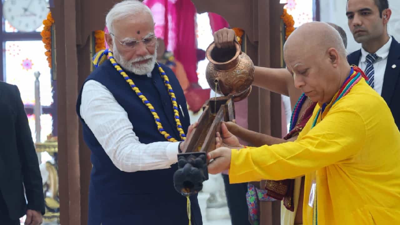ಭಾರತಕ್ಕೆ ಮಹತ್ವದ ಕ್ಷಣ; ಇಸ್ಕಾನ್ ದೇವಾಲಯದಲ್ಲಿ ಪ್ರಧಾನಿ ಮೋದಿ ಭಾರತಕ್ಕೆ ಮಹತ್ವದ ಕ್ಷಣ; ಇಸ್ಕಾನ್ ದೇವಾಲಯದಲ್ಲಿ ಪ್ರಧಾನಿ ಮೋದಿ
