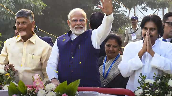 ಆಂಧ್ರದ ವಿಶಾಖಪಟ್ಟಣದಲ್ಲಿ ಪ್ರಧಾನಿ ಮೋದಿ ರೋಡ್ ಶೋ; ಹಲವಾರು ಯೋಜನೆಗಳಿಗೆ ಶಂಕುಸ್ಥಾಪನೆ ಆಂಧ್ರದ ವಿಶಾಖಪಟ್ಟಣದಲ್ಲಿ ಪ್ರಧಾನಿ ಮೋದಿ ರೋಡ್ ಶೋ; ಹಲವಾರು ಯೋಜನೆಗಳಿಗೆ ಶಂಕುಸ್ಥಾಪನೆ