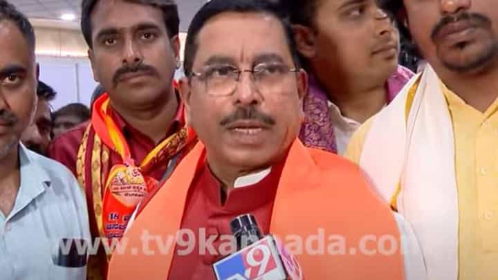 ವಿಜಯೇಂದ್ರಗೆ ಜಾರಕಿಹೊಳಿ ಬಚ್ಚಾ ಅಂದಿದ್ದು ತಪ್ಪು, ಅವರ ಪದಬಳಕೆಯನ್ನು ಒಪ್ಪಲಾಗಲ್ಲ: ಪ್ರಲ್ಹಾದ್ ಜೋಶಿ ವಿಜಯೇಂದ್ರಗೆ ಜಾರಕಿಹೊಳಿ ಬಚ್ಚಾ ಅಂದಿದ್ದು ತಪ್ಪು, ಅವರ ಪದಬಳಕೆಯನ್ನು ಒಪ್ಪಲಾಗಲ್ಲ: ಪ್ರಲ್ಹಾದ್ ಜೋಶಿ