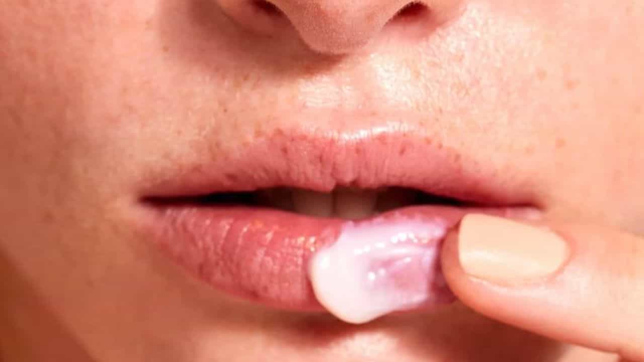 ತುಟಿ ಒಡೆಯುವುದನ್ನು ತಡೆಯಲು ಈ ರೀತಿ ಮಾಡಿ
