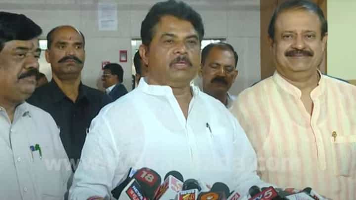 ಈಗಿರುವ ಗಾಂಧಿಗಳು ಸ್ವಾತಂತ್ರ್ಯಕ್ಕಾಗಿ ಹೋರಾಡಿದ್ದಾರೆಯೇ? ನಕಲಿ ಗಾಂಧಿಗಳ ಜಾತ್ರೆ ನಡೆಯುತ್ತಿದೆ: ಅಶೋಕ ಈಗಿರುವ ಗಾಂಧಿಗಳು ಸ್ವಾತಂತ್ರ್ಯಕ್ಕಾಗಿ ಹೋರಾಡಿದ್ದಾರೆಯೇ? ನಕಲಿ ಗಾಂಧಿಗಳ ಜಾತ್ರೆ ನಡೆಯುತ್ತಿದೆ: ಅಶೋಕ