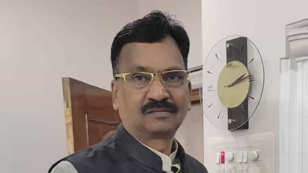 ಅತ್ಯಾಚಾರ ಪ್ರಕರಣ: ಪತ್ರಿಕಾಗೋಷ್ಠಿ ವೇಳೆ ಕಾಂಗ್ರೆಸ್​ ಸಂಸದನ ಬಂಧನ