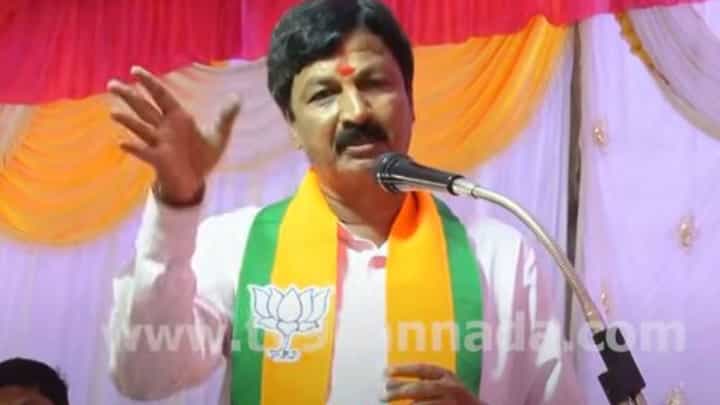 ಶಿಕಾರಿಪುರದಿಂದ ಒಬ್ಬಂಟಿಯಾಗಿ ಪ್ರವಾಸ ಶುರುಮಾಡುತ್ತೇನೆ ಎಂದು ವಿಜಯೇಂದ್ರಗೆ ಸವಾಲೆಸೆದ ರಮೇಶ್ ಜಾರಕಿಹೊಳಿ ಶಿಕಾರಿಪುರದಿಂದ ಒಬ್ಬಂಟಿಯಾಗಿ ಪ್ರವಾಸ ಶುರುಮಾಡುತ್ತೇನೆ ಎಂದು ವಿಜಯೇಂದ್ರಗೆ ಸವಾಲೆಸೆದ ರಮೇಶ್ ಜಾರಕಿಹೊಳಿ