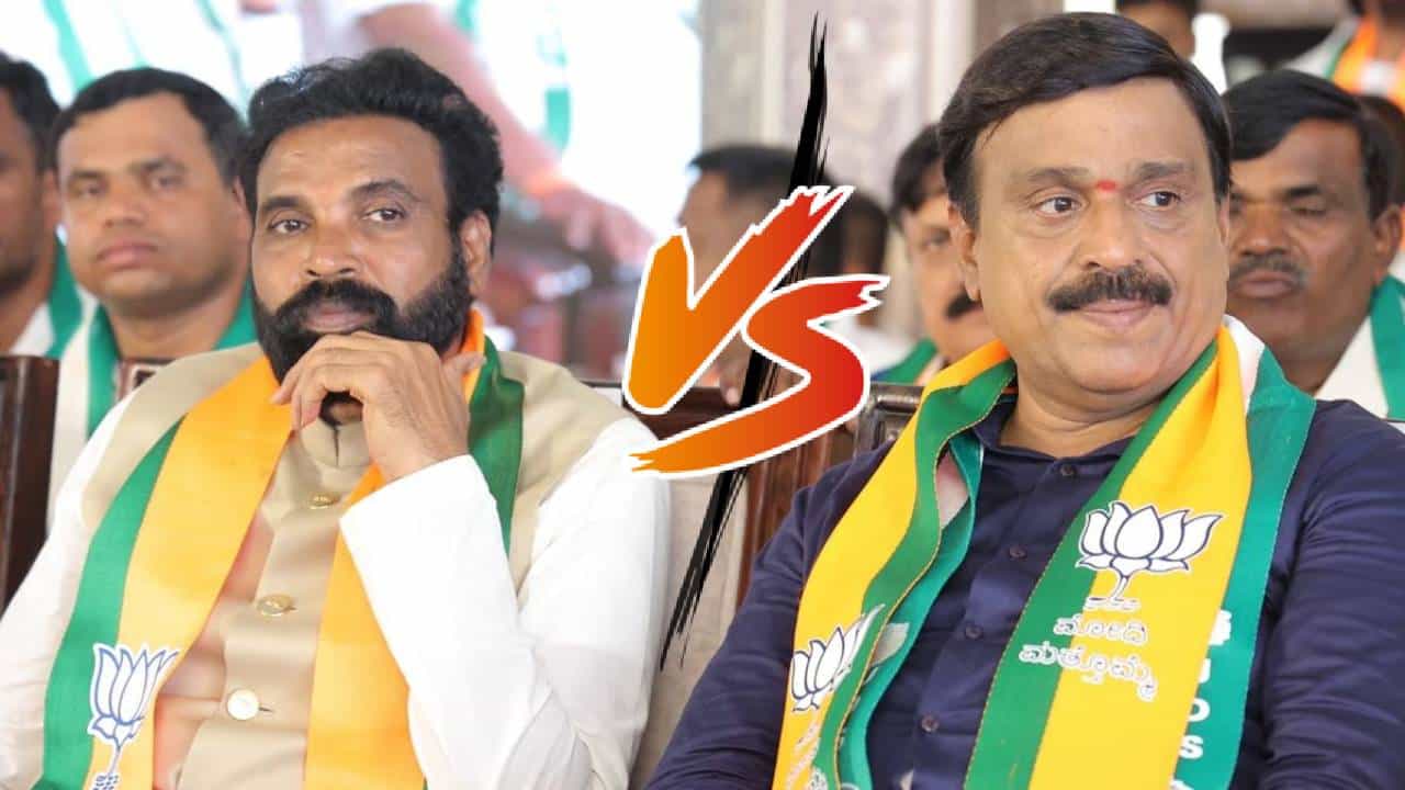 ಬಳ್ಳಾರಿ ಬಿಜೆಪಿಯಲ್ಲಿ ಬಣಬಡಿದಾಟ ಶುರು: ಕುತೂಹಲ ಮೂಡಿಸಿದ ಶ್ರೀರಾಮುಲು ರಾಜಕೀಯ ನಡೆ ಬಳ್ಳಾರಿ ಬಿಜೆಪಿಯಲ್ಲಿ ಬಣಬಡಿದಾಟ ಶುರು: ಕುತೂಹಲ ಮೂಡಿಸಿದ ಶ್ರೀರಾಮುಲು ರಾಜಕೀಯ ನಡೆ