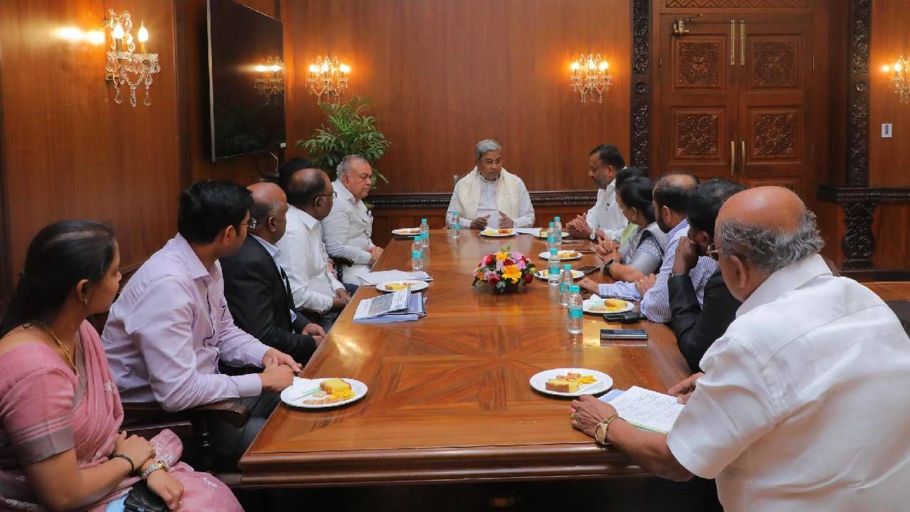 ಕರ್ನಾಟಕದ ಮಾದರಿಯಲ್ಲೇ ಆಂಧ್ರದಲ್ಲೂ ಶಕ್ತಿ ಯೋಜನೆ ಜಾರಿಗೆ ಚಿಂತನೆ, ಬೆಂಗಳೂರಿನಲ್ಲಿ ಅಧ್ಯಯನ ಕರ್ನಾಟಕದ ಮಾದರಿಯಲ್ಲೇ ಆಂಧ್ರದಲ್ಲೂ ಶಕ್ತಿ ಯೋಜನೆ ಜಾರಿಗೆ ಚಿಂತನೆ, ಬೆಂಗಳೂರಿನಲ್ಲಿ ಅಧ್ಯಯನ