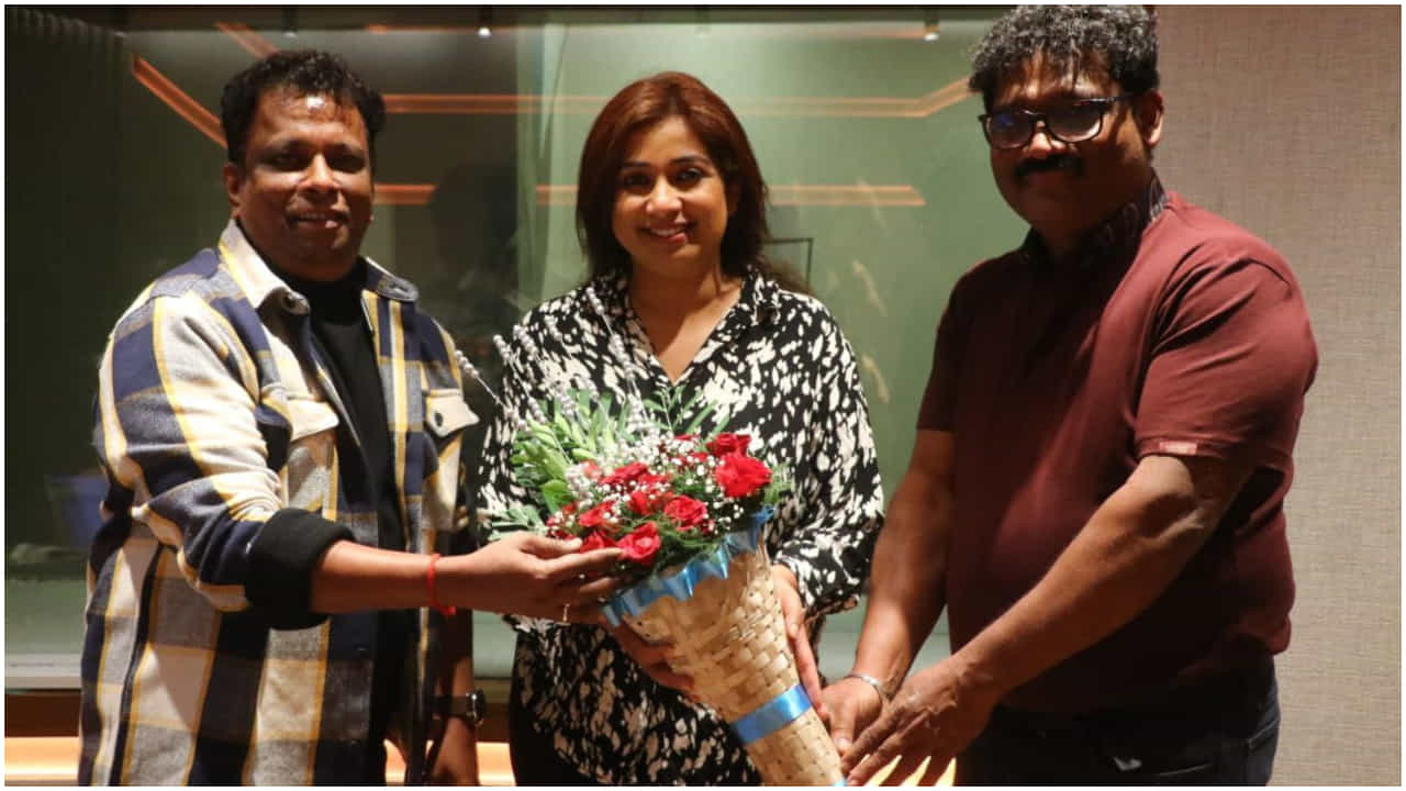‘ಕೊರಗಜ್ಜ’ ಸಿನಿಮಾ ಹಾಡುಗಳಿಗೆ ಶ್ರೇಯಾ ಘೋಷಾಲ್, ಶಂಕರ್ ಮಹಾದೇವನ್ ಧ್ವನಿ ‘ಕೊರಗಜ್ಜ’ ಸಿನಿಮಾ ಹಾಡುಗಳಿಗೆ ಶ್ರೇಯಾ ಘೋಷಾಲ್, ಶಂಕರ್ ಮಹಾದೇವನ್ ಧ್ವನಿ