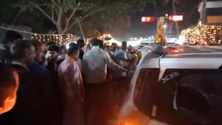 ಜಾತ್ರೆಯಲ್ಲಿ ನೆರೆದಿದ್ದ ಭಕ್ತರ ಮೇಲೆ ಹರಿದ ಕಾರು: ಯುವತಿ ಸಾವು, 8 ಜನರಿಗೆ ಗಂಭೀರ ಗಾಯ ಜಾತ್ರೆಯಲ್ಲಿ ನೆರೆದಿದ್ದ ಭಕ್ತರ ಮೇಲೆ ಹರಿದ ಕಾರು: ಯುವತಿ ಸಾವು, 8 ಜನರಿಗೆ ಗಂಭೀರ ಗಾಯ