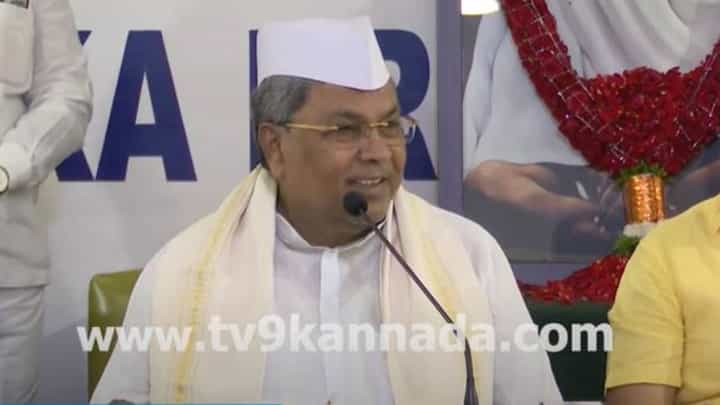ಮಹಾತ್ಮಾ ಗಾಂಧಿ ಸ್ವಾತಂತ್ರ್ಯಕ್ಕಾಗಿ ಹೋರಾಡಿದರೆ ನಾವು ಸಂವಿಧಾನ ಉಳಿಸಲು ಹೋರಾಡಬೇಕಿದೆ: ಸಿದ್ದರಾಮಯ್ಯ ಮಹಾತ್ಮಾ ಗಾಂಧಿ ಸ್ವಾತಂತ್ರ್ಯಕ್ಕಾಗಿ ಹೋರಾಡಿದರೆ ನಾವು ಸಂವಿಧಾನ ಉಳಿಸಲು ಹೋರಾಡಬೇಕಿದೆ: ಸಿದ್ದರಾಮಯ್ಯ