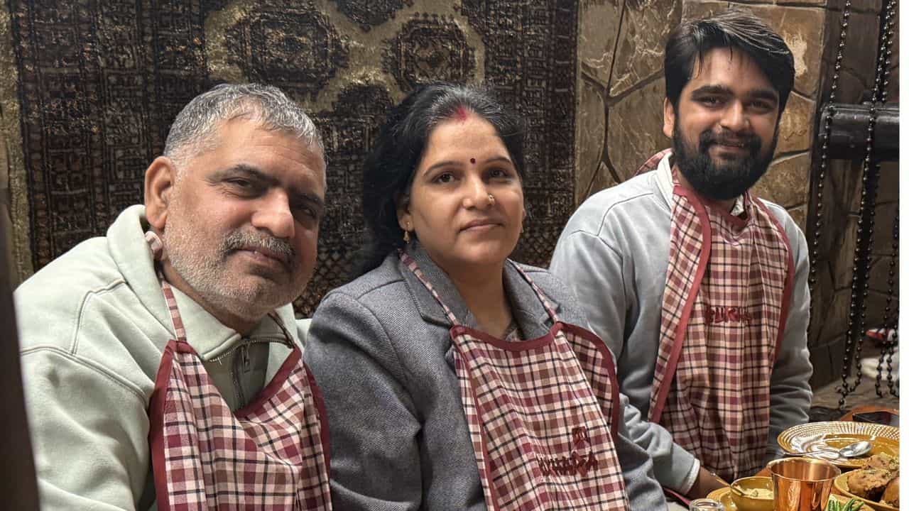Viral: ತಂದೆ 25 ವರ್ಷಗಳಿಂದ ವಾಚ್‌ ಮ್ಯಾನ್ ಆಗಿ ಕೆಲಸ ಮಾಡುತ್ತಿದ್ದ ಹೋಟೆಲ್‌ಗೆ ಊಟಕ್ಕೆ ಕರೆದುಕೊಂಡು ಹೋದ ಮಗ