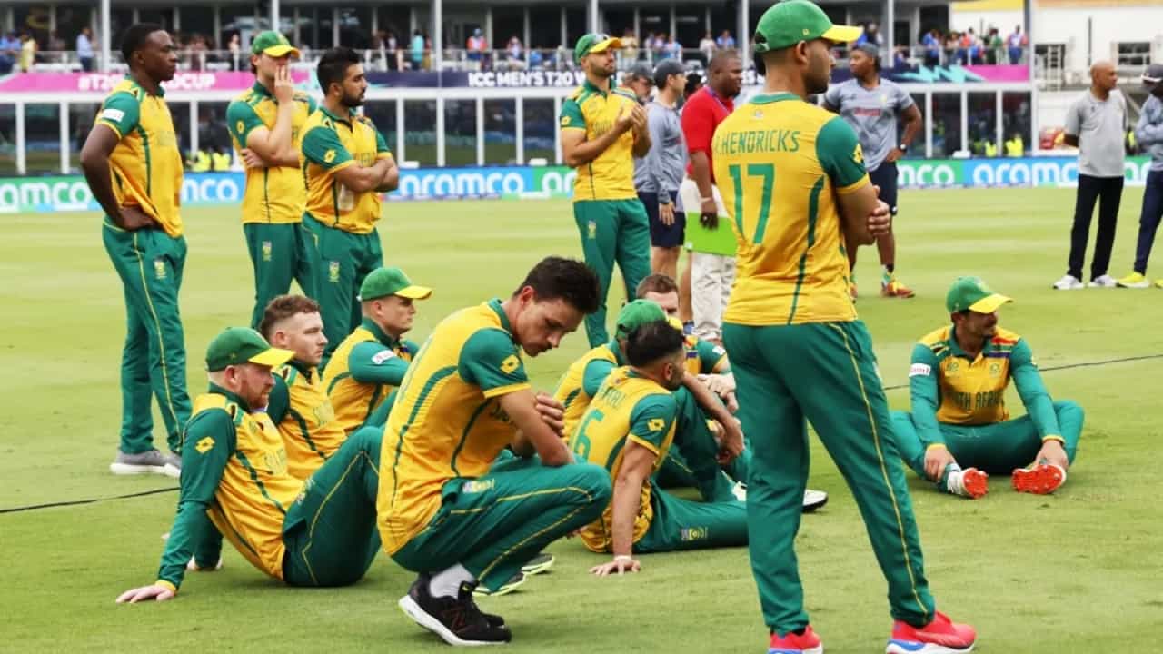 Champions Trophy 2025: ಚಾಂಪಿಯನ್ಸ್ ಟ್ರೋಫಿ 2025ರ ಆರಂಭಕ್ಕೂ ಮುನ್ನವೇ ಸೌತ್ ಆಫ್ರಿಕಾ ತಂಡಕ್ಕೆ ಆಘಾತ ಎದುರಾಗಿದೆ. ತಂಡ ಪ್ರಮುಖ ವೇಗಿ ಅನ್ರಿಕ್ ನೋಕಿಯ ಚಾಂಪಿಯನ್ಸ್ ಟ್ರೋಫಿಯಿಂದ ಹೊರಗುಳಿಯಲು ನಿರ್ಧರಿಸಿದ್ದಾರೆ.