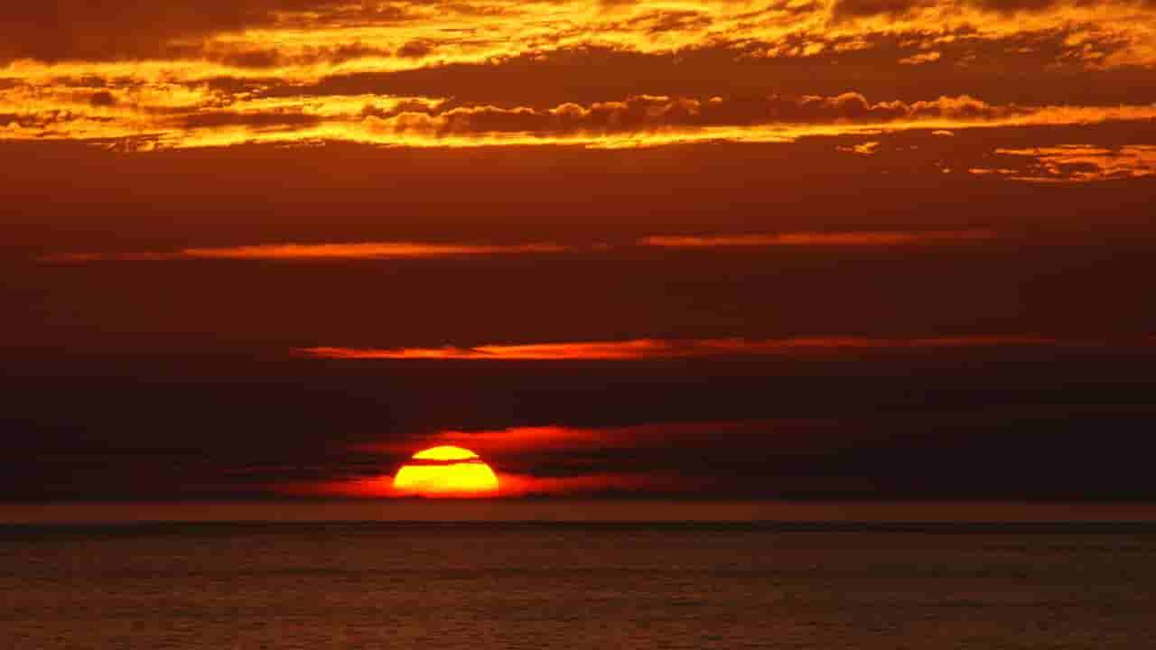 Vastu Tips: ಸೂರ್ಯಾಸ್ತದ ನಂತರ ಈ ಕೆಲಸ ಮಾಡಲೇಬೇಡಿ; ಆರ್ಥಿಕ ಸಂಕಷ್ಟ ಎದುರಿಸಬೇಕಾಗುತ್ತದೆ